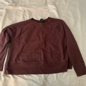 Nike cropped crew neck sweatshirt. Size 1X. Maroon